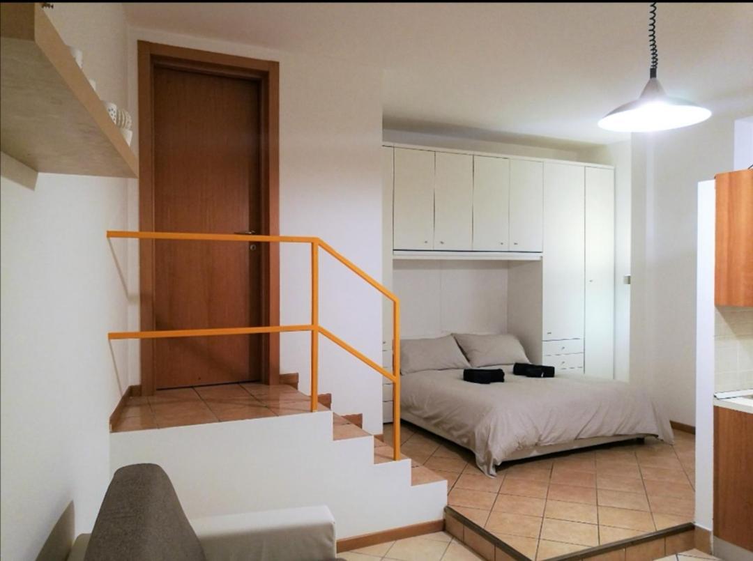Farolfi Apartments Carracci Болонья Екстер'єр фото