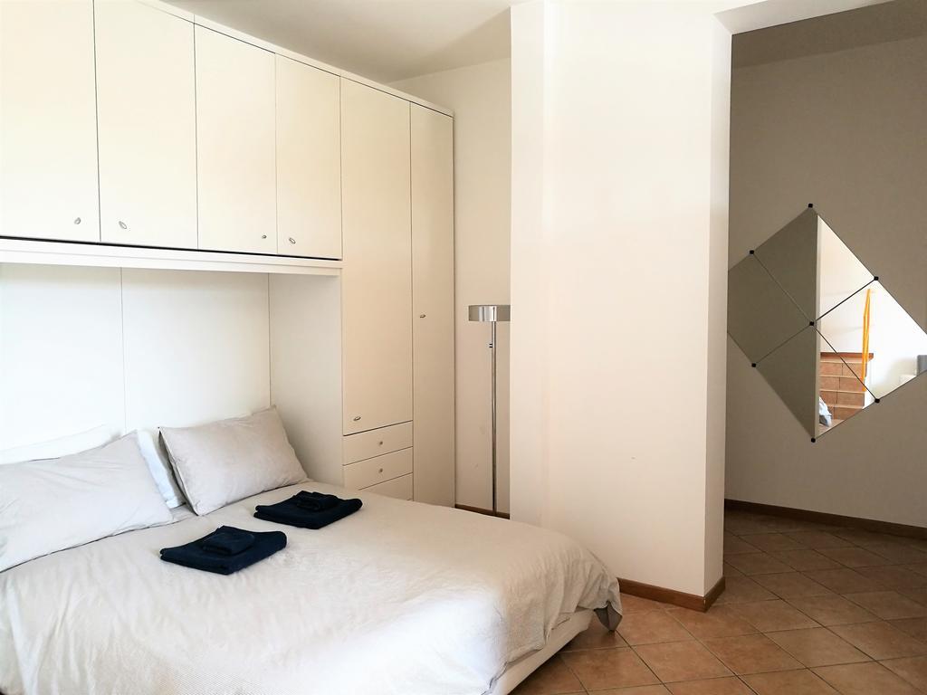 Farolfi Apartments Carracci Болонья Екстер'єр фото
